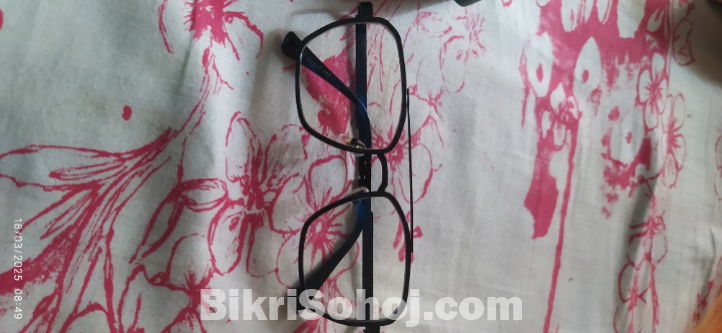 অরিজিনাল ব্লুকাট লেন্সের চশমা
